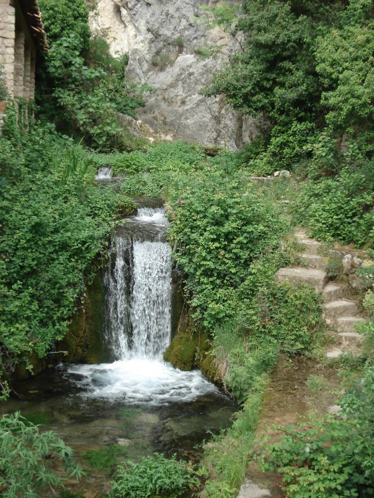 La cascade en plein coeur du village