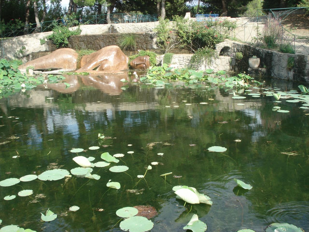 fontaine de Philia, déesse grecque de l'amitié