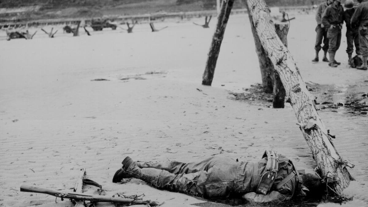 Homme mort sur la plage